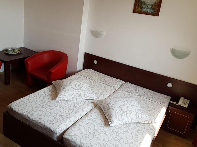 Hotel Uranus Bukarest Kültér fotó