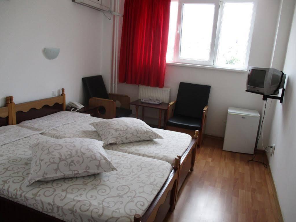Hotel Uranus Bukarest Kültér fotó