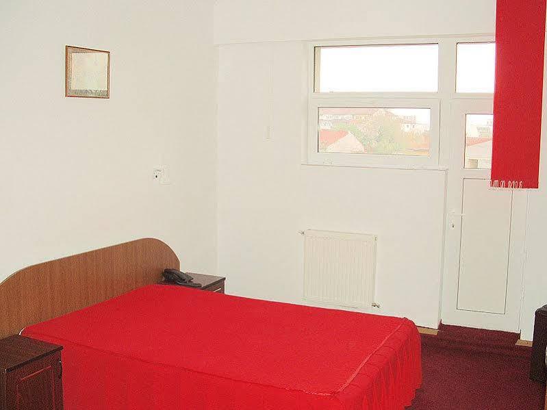 Hotel Uranus Bukarest Kültér fotó