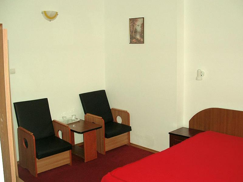 Hotel Uranus Bukarest Szoba fotó