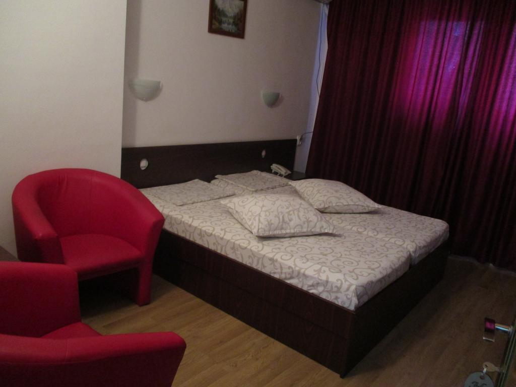 Hotel Uranus Bukarest Kültér fotó