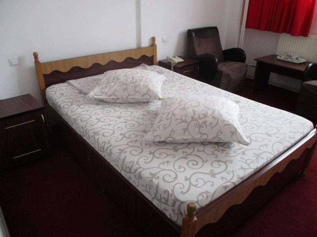 Hotel Uranus Bukarest Kültér fotó